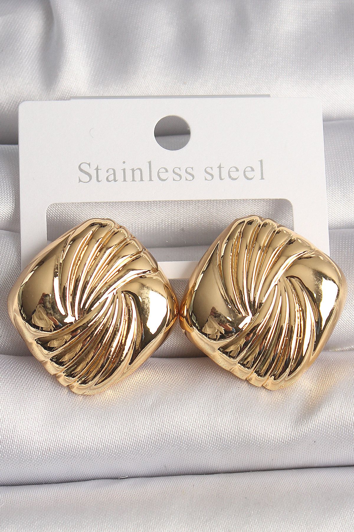 BZK ACCESSORİES Pirinç Gold Renk İşlemeli Kare Model Kadın Küpe
