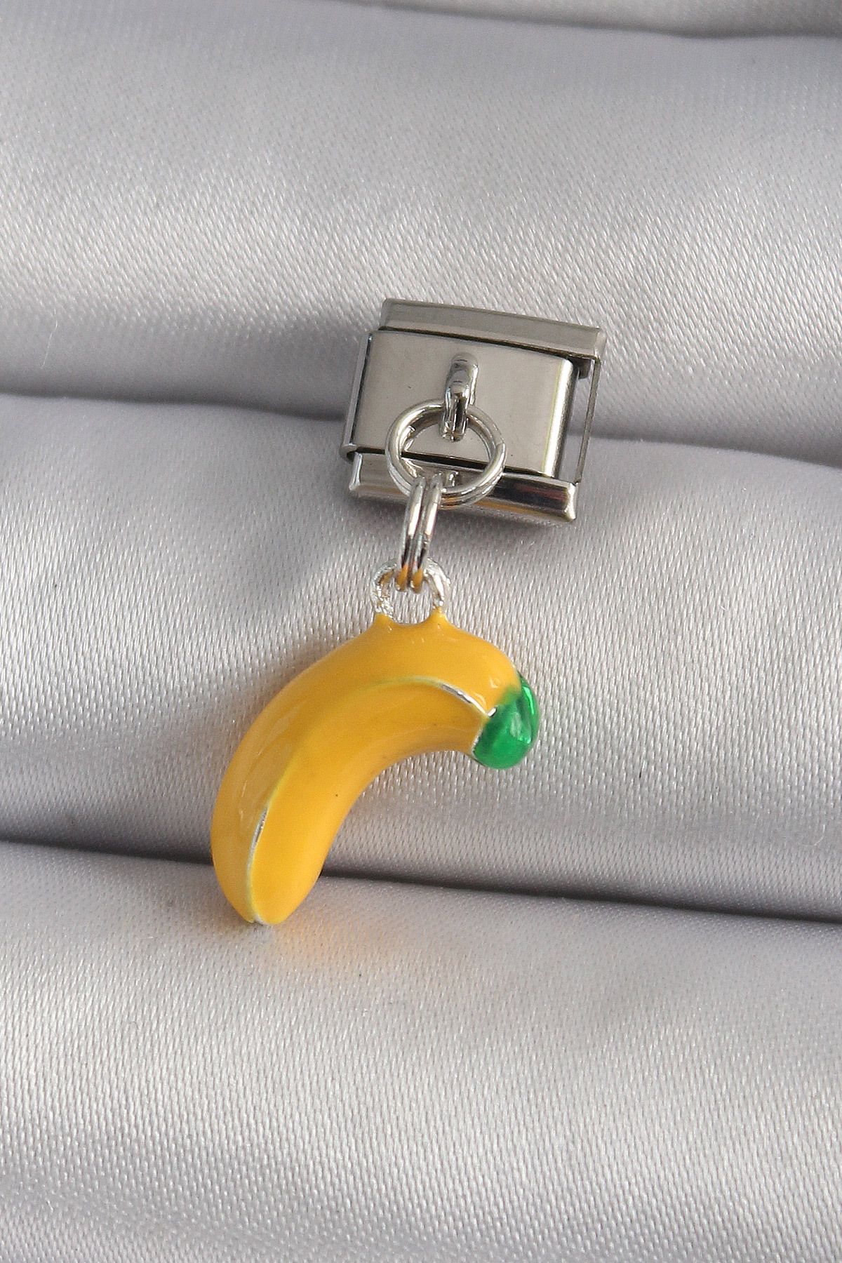 NEZADE STORE 316L Çelik Gümüş Renk Sallantı Muz Model Nomination Charm