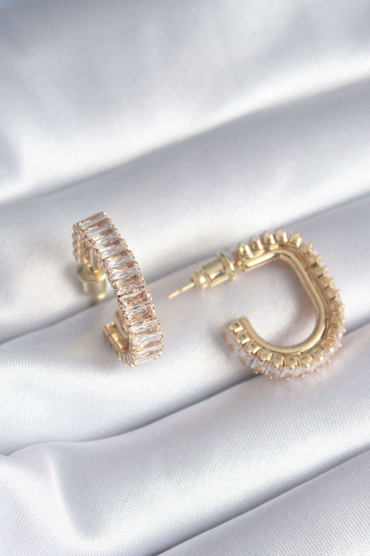 BZK ACCESSORİES Pirinç Gold Renk Zirkon Taşlı Kadın Küpe