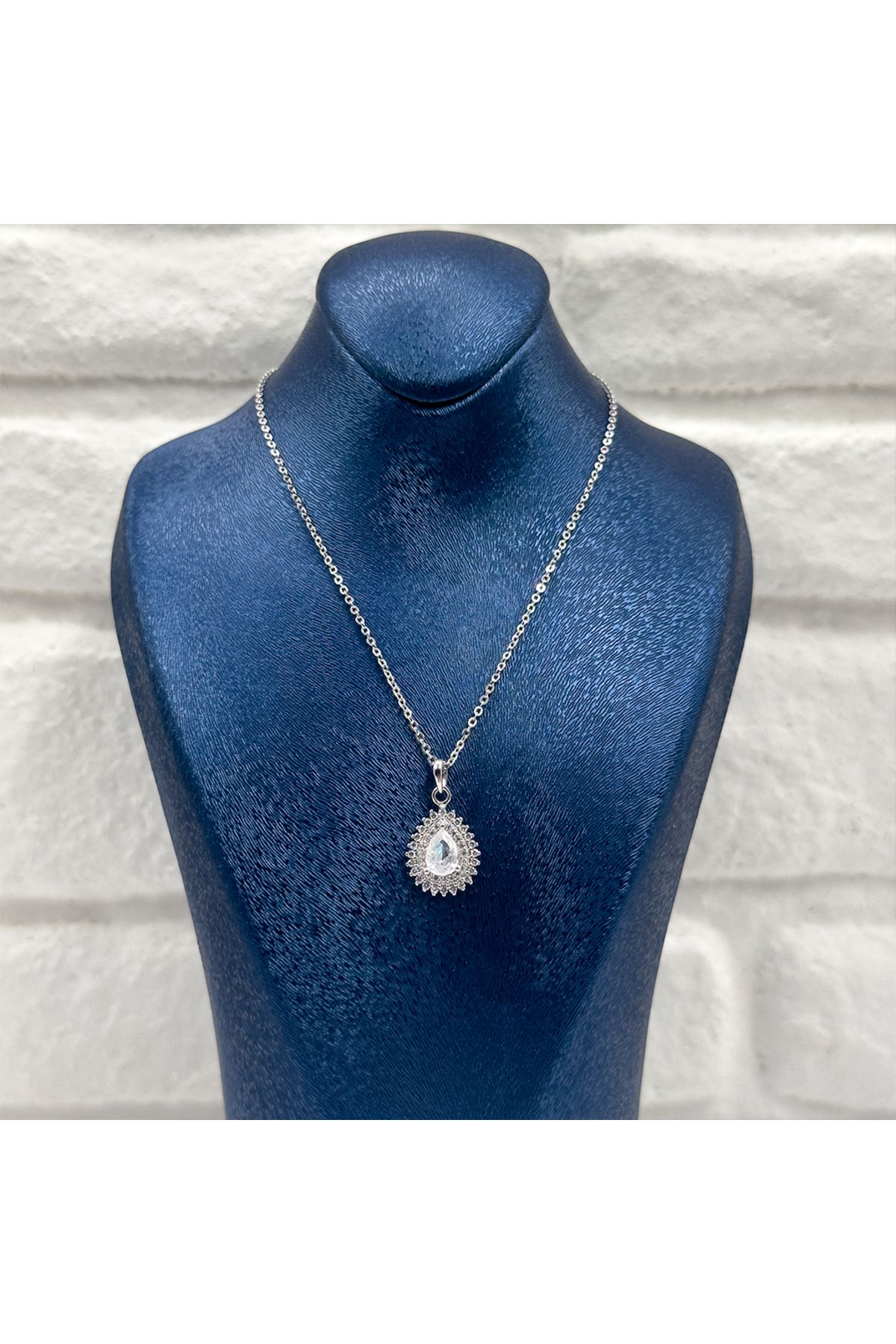 Livora Jewelry Su Damlası Zirkon Taş Gümüş Kolye