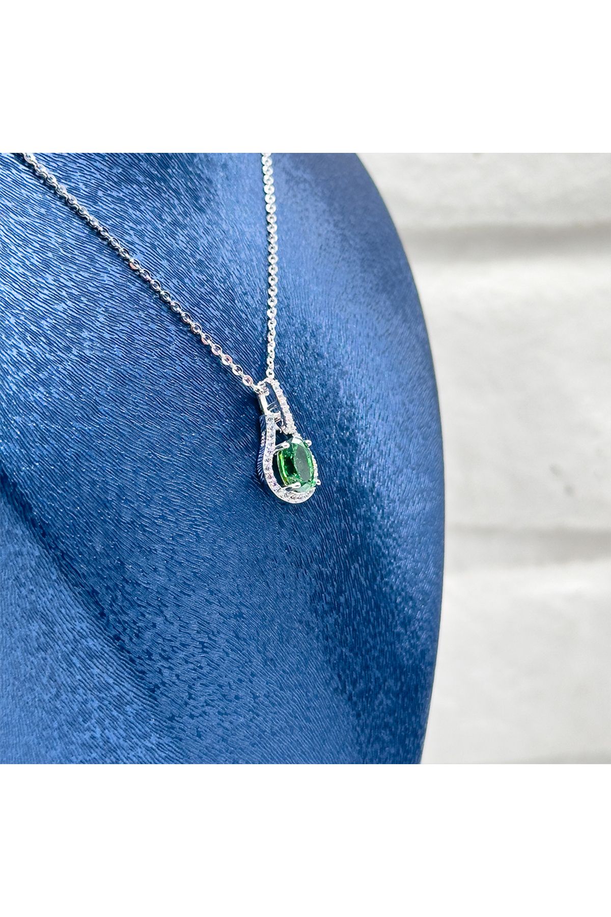 Livora Jewelry Zümrüt Taşlı Günlük Gümüş Kolye