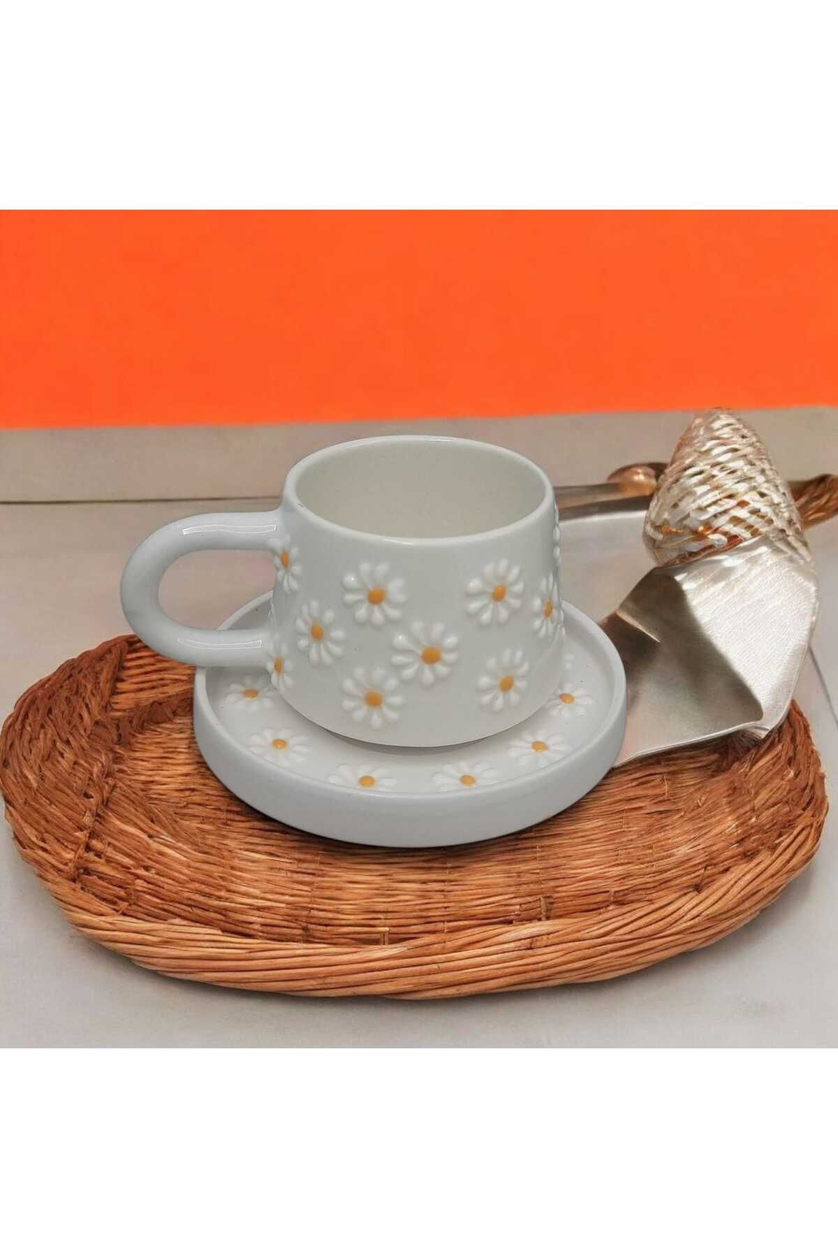 Home El Işçiliği Kabartma Papatya Desenli Tabaklı Fincan