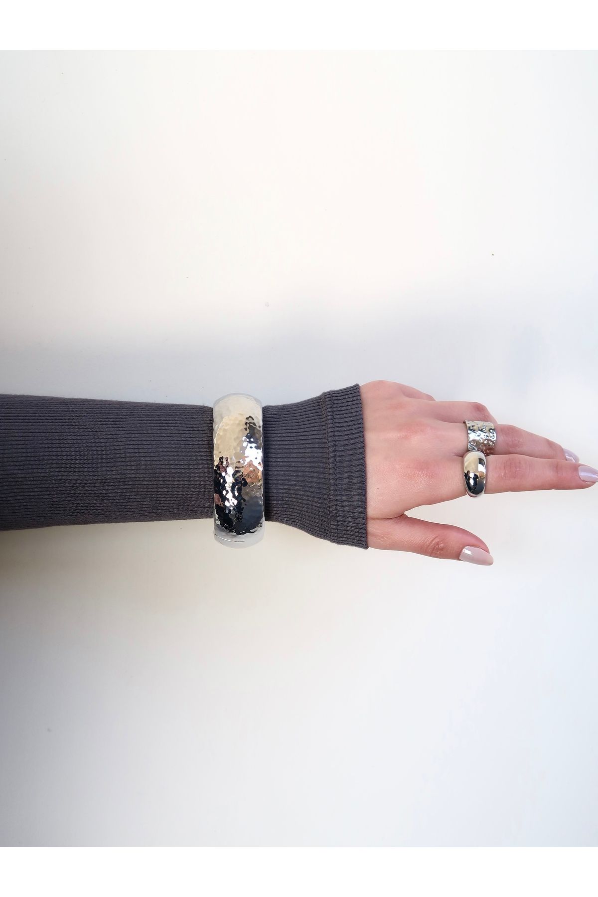 Roosvel Crash Cuff / Ezilmiş Dokulu Kelepçe
