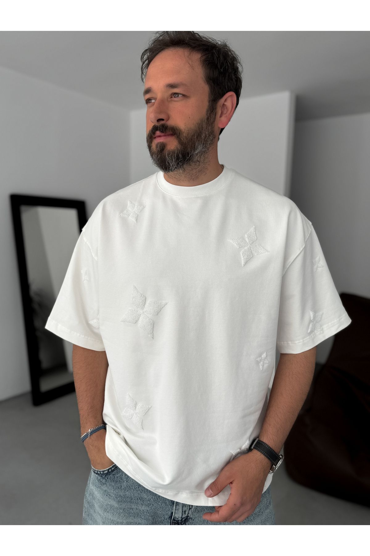 BYBASICMAN Beyaz Yıldız Nakışlı Oversize T-Shirt RES-5129