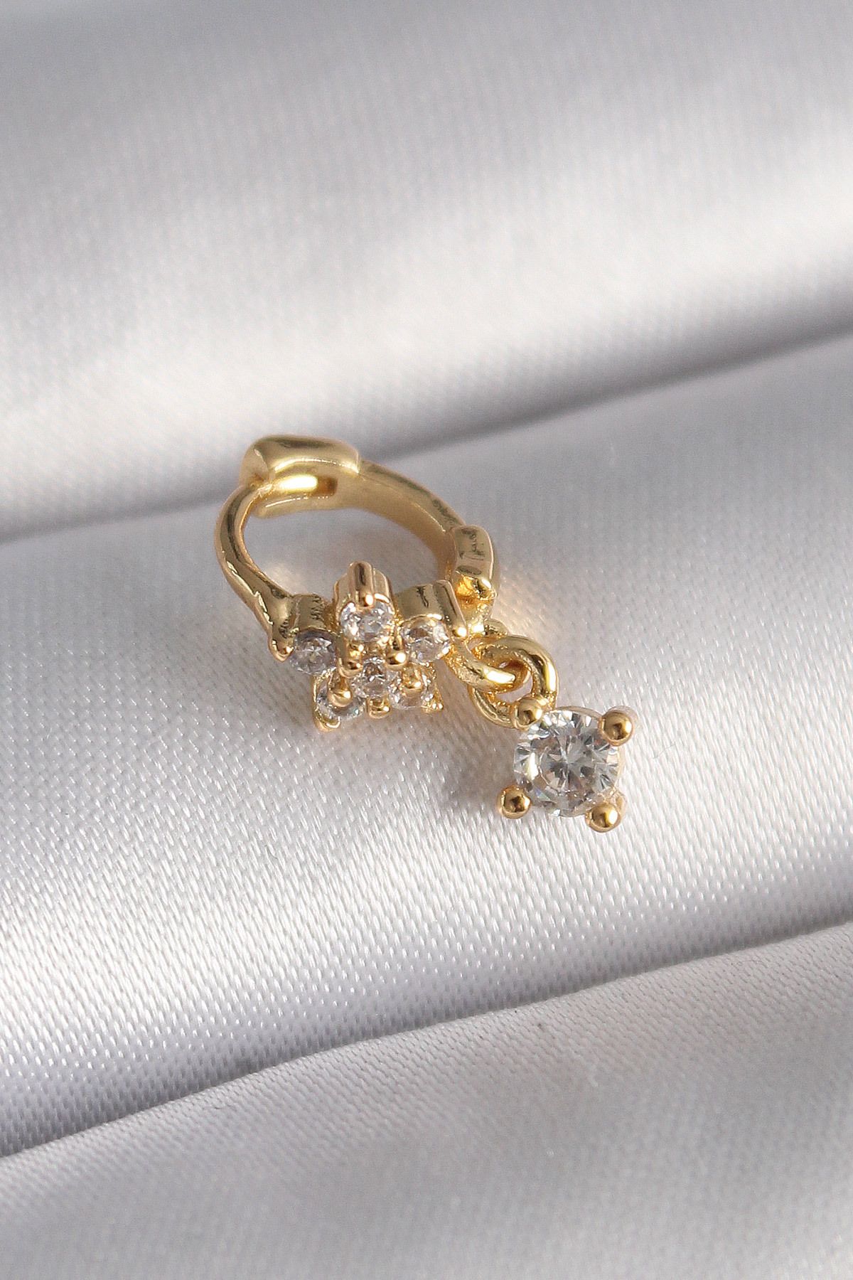 robotrend 316L Çelik Gold Renk Zirkon Taşlı Çiçek Model Sallantı Detay Tragus Piercing