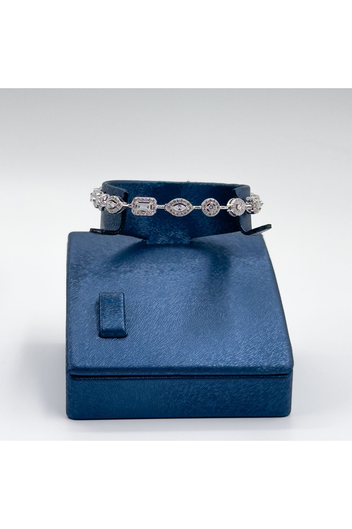 Livora Jewelry Pırlanta Montür Gümüş Bileklik
