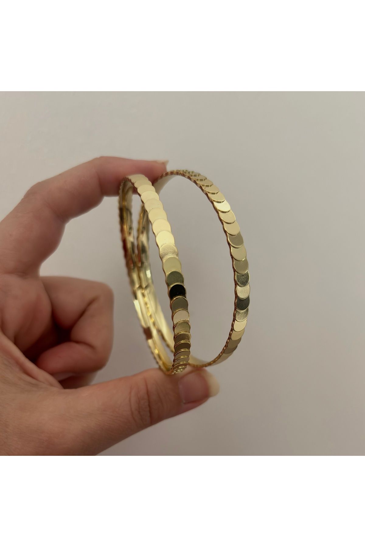 XUPING JEWELRY Xuping 14K Renginde Yansımalı Pul Pul Arpa Bilezik iç çap:6,4mm