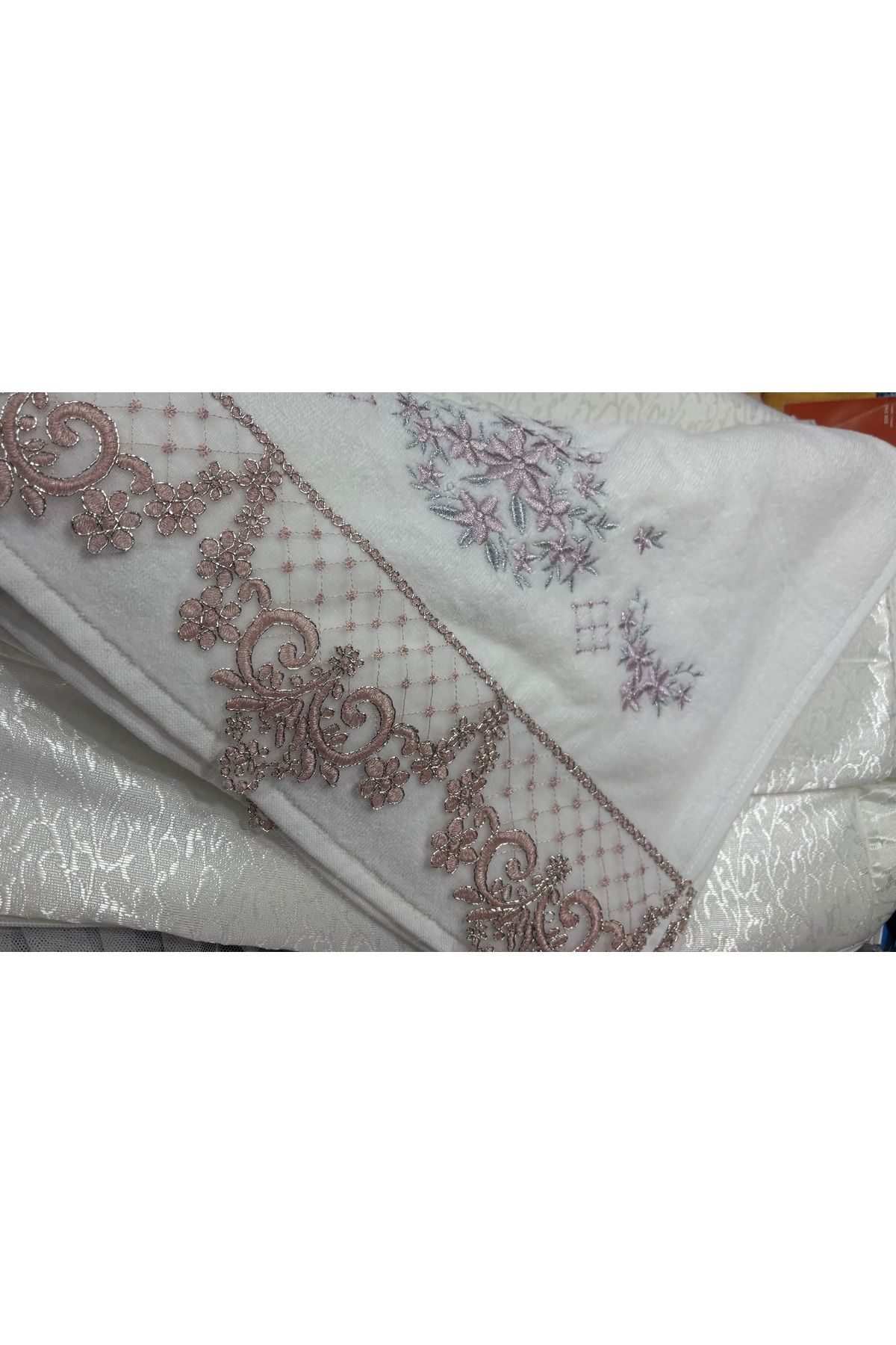 Muensu Çeyizlik Nakışlı Fransız Kadife Havlu 1 Adet One Size 0001