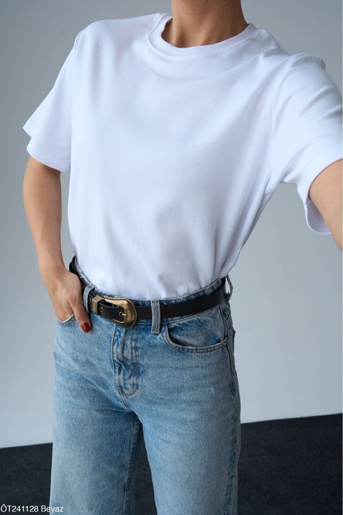 Butik Kadın Giyim Bisiklet Yaka Basic T-Shirt