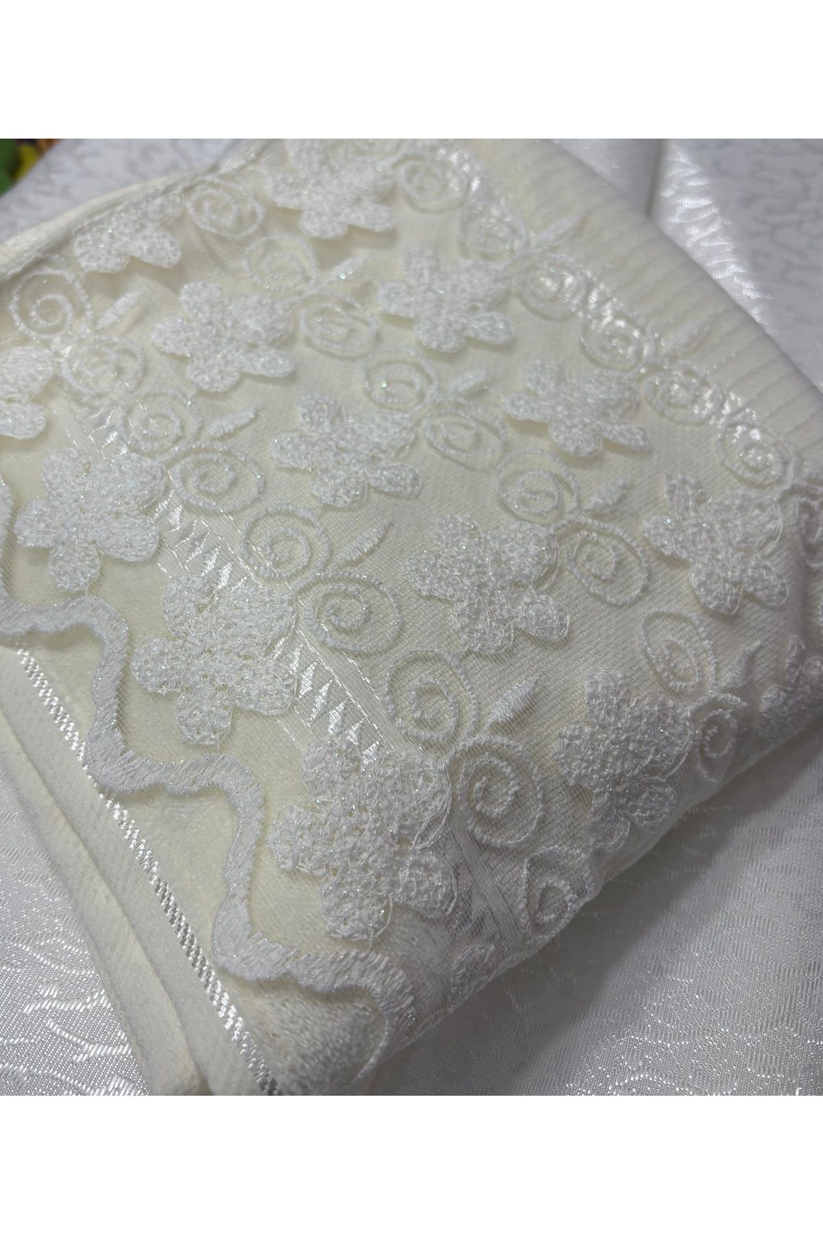 Muensu Çeyizlik Nakışlı Fransız Kadife Havlu 1 Adet One Size 0001