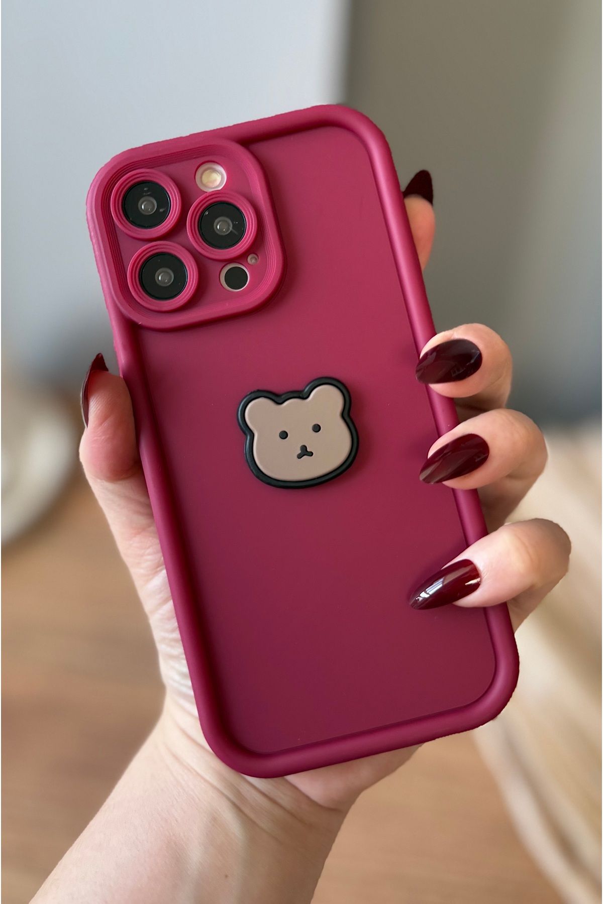 MirazTasarim IPHONE 13 PROMAX 3D AYICIK DEKORLU BORDO KALIN KENARLI KILIF