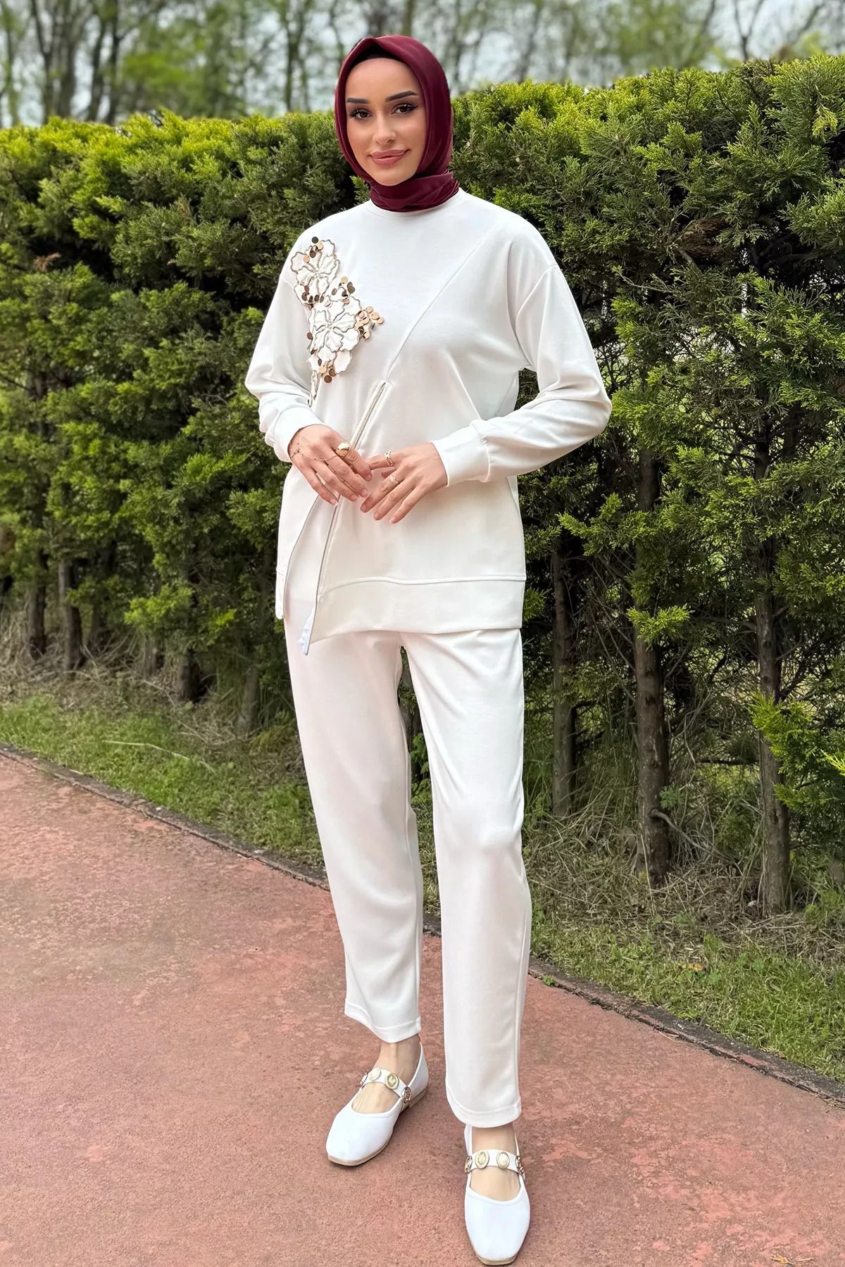 julude Krem Tesettür Aplike Nakışlı Sweat Pantolon İkili Takım