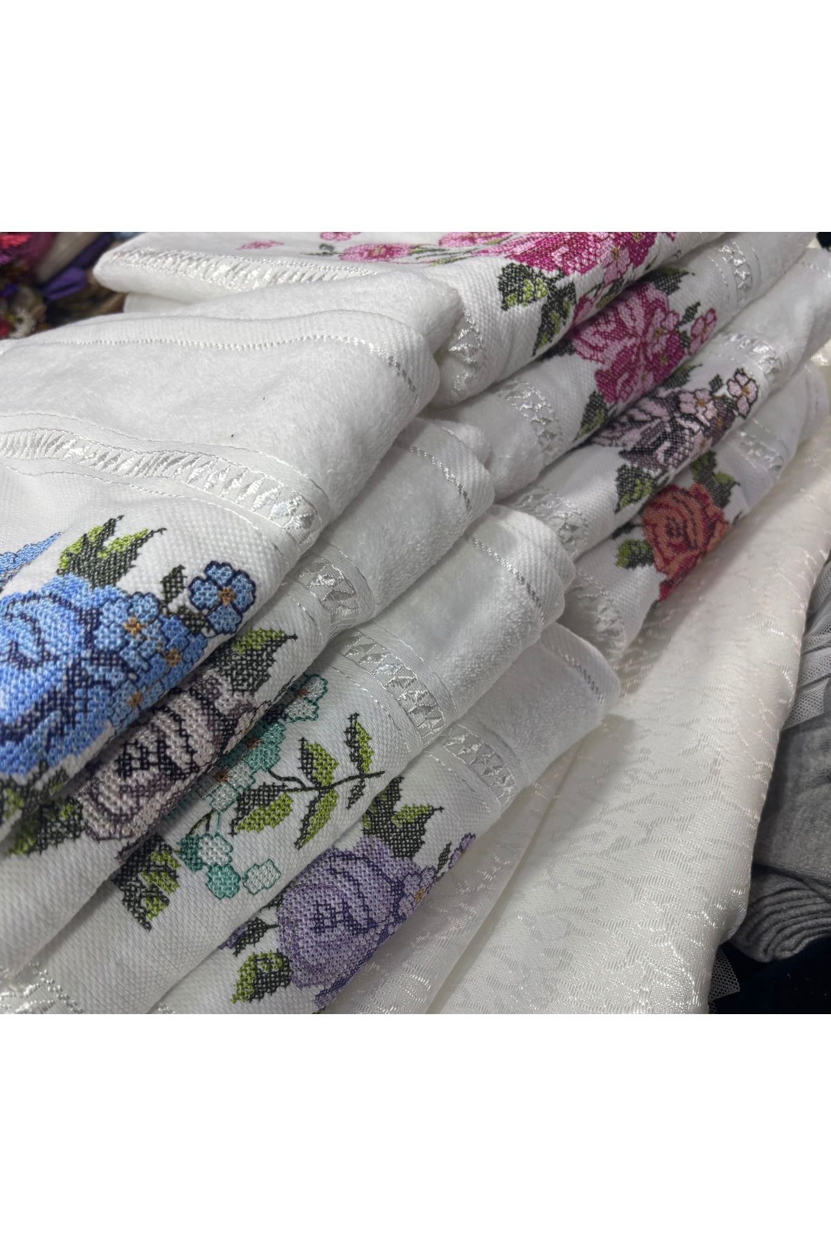 Muensu Kaneviçe Nakışlı Çeyizlik Nakışlı Fransız Kadife Havlu 4 Adet One Size 0001