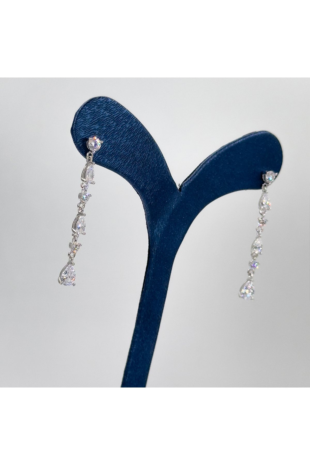 Livora Jewelry Pırlanta Montür Damla Taşlı Gümüş Küpe