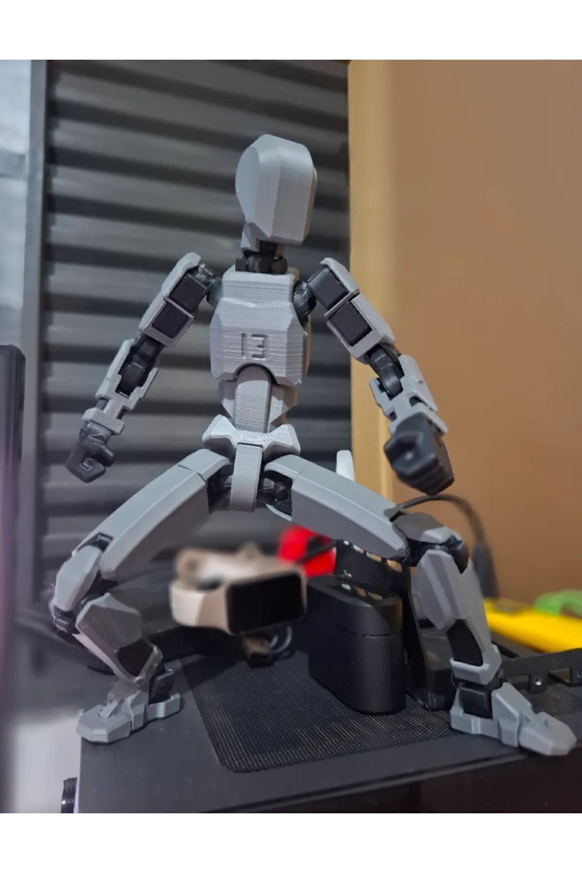 Loopify Lucky 13 Moifugyia Oynar Eklemli Robot Figür - Titan13 - Dummy Oyuncak Gri Siyah 14cm