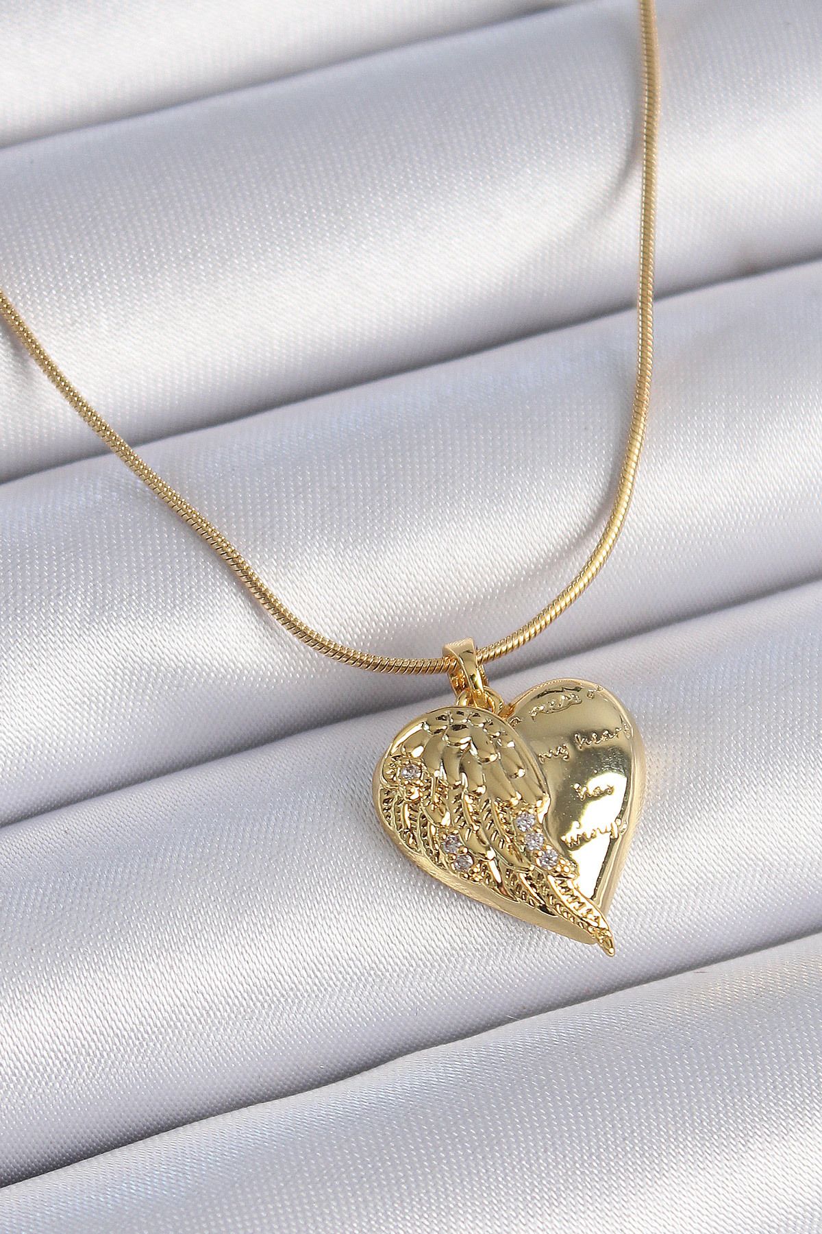 MMB Boutique 316L Çelik Zincir Gold Renk Zirkon Taşlı Kalp Kanat İşlemeli Kadın Kolye