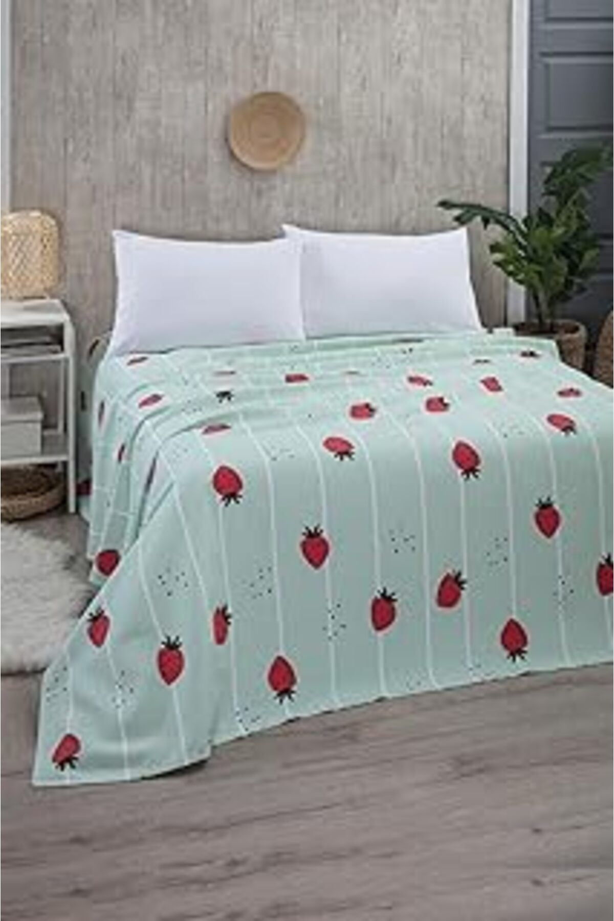 robotrend Mulberry Çilek Desenli Tek Kişilik Pike Yatak Örtüsü 170 X 230