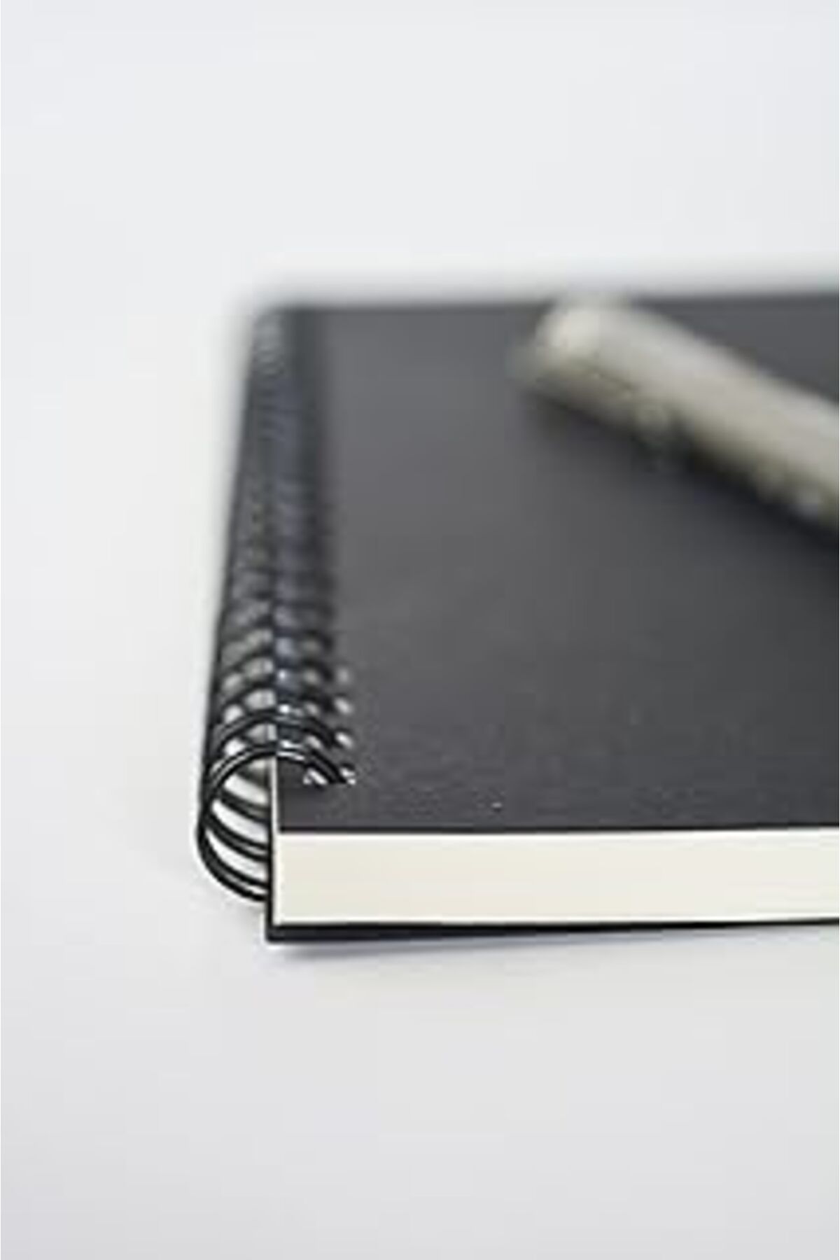 NZM TİCARET Fark Tanıtım Çizgisiz Spiralli Defter, A5 Boyut (15X21 Cm), 60 Yaprak, 90Gr. Ivory Kağıt, Ofis İçin