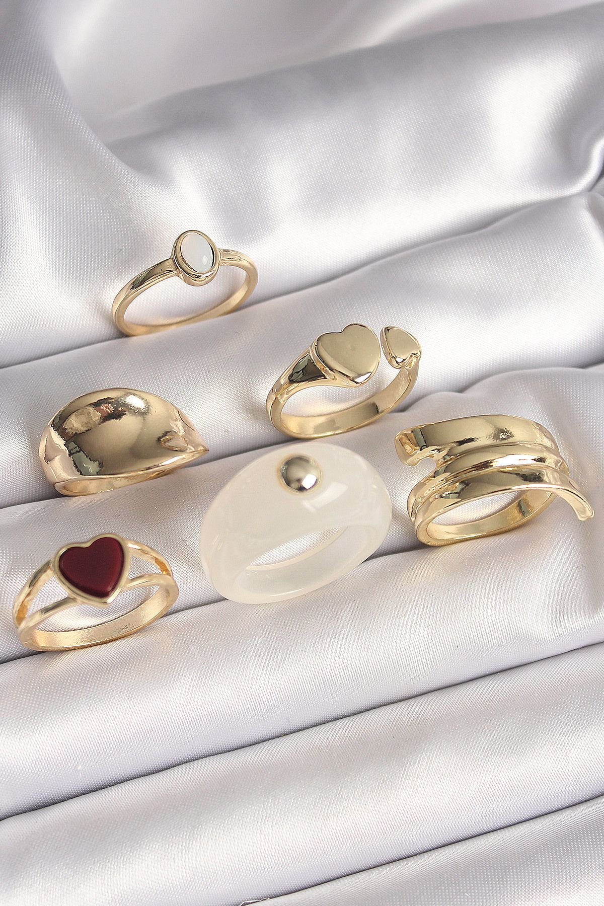 MMB Boutique Pirinç Gold Renk Beyaz Mineli Detay Kahverengi Kalp Figür 6'Lı Kadın Yüzük Seti