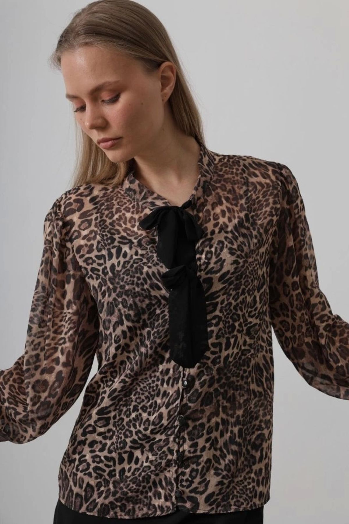 Butik Fiyonk Detaylı Leopar Bluz - Leopar