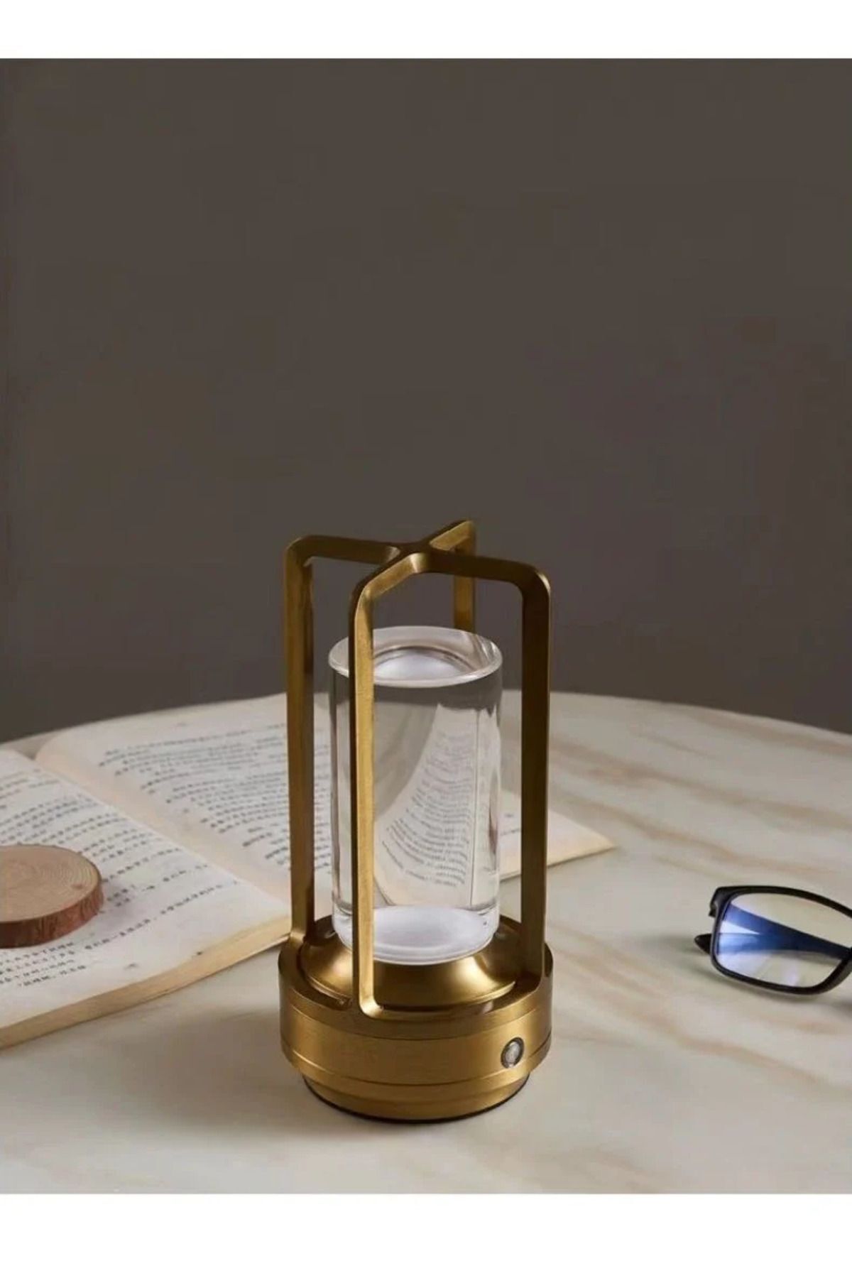 Gündüz Elektrik Cata CT-8439 Vegas Masa Lambası 3 Renk Işık Fonksiyonlu USB Şarjlı Gold Kasa