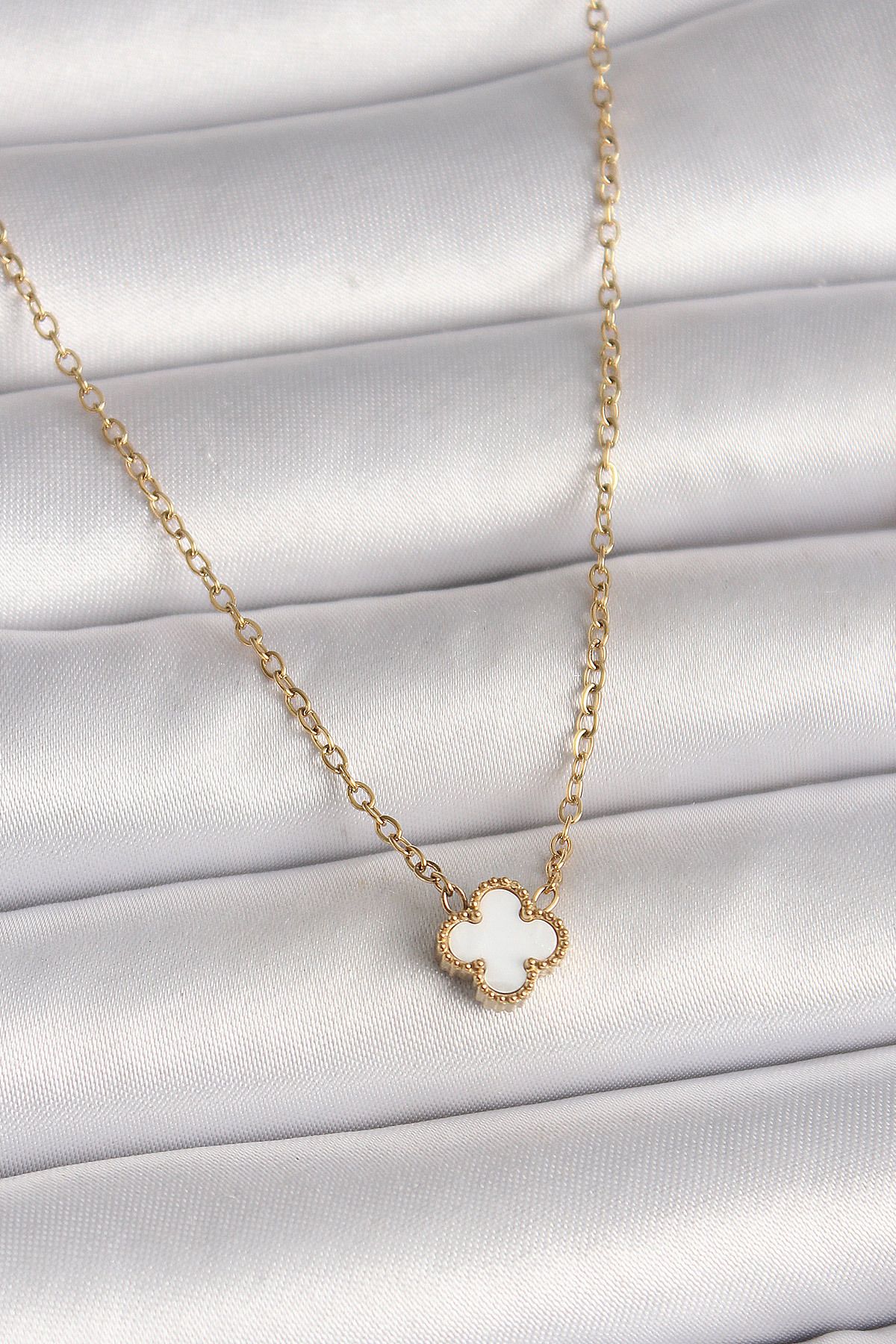 callerrons accessories Gold Renk Beyaz Yonca Model Kadın Kolye - EBJ250501W33481