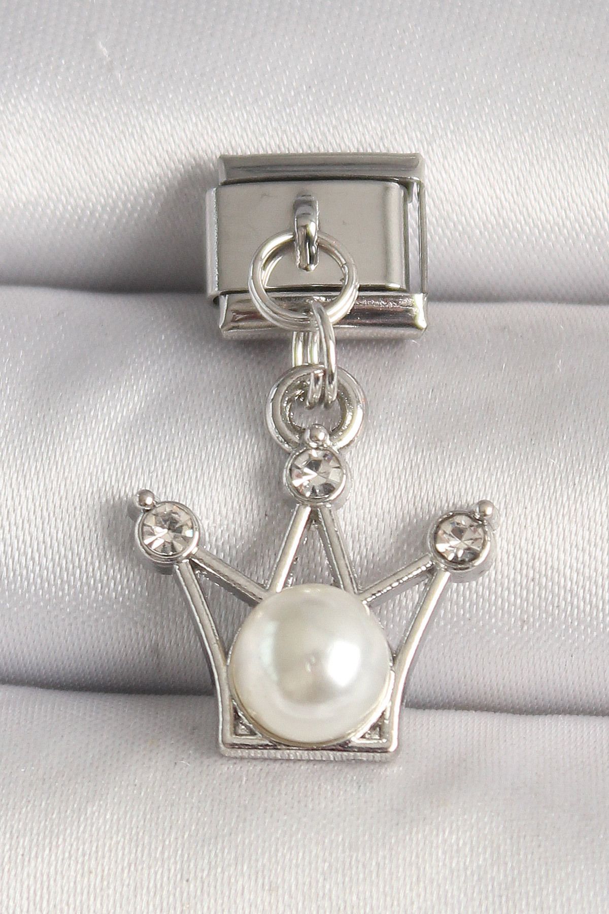 callerrons accessories Gümüş Renk Zirkon Taşlı Taç Model İnci Detay Nomination Charm - EBJ250501W32908