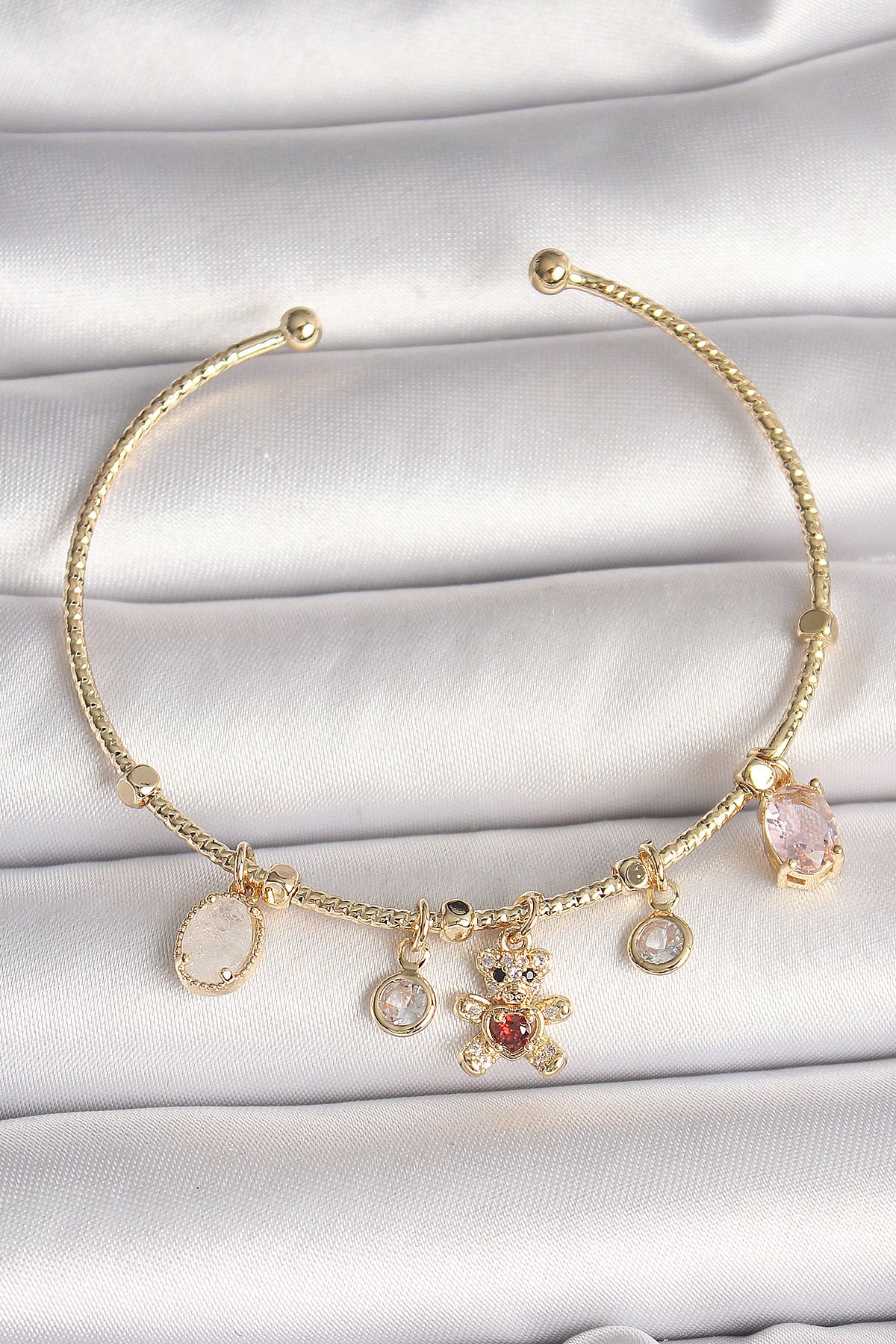 callerrons accessories Pirinç Gold Renk Sallantı Zirkon Taşlı Ayıcık Figür Kırmızı Kalp Detay Charm Kadın Bileklik - EBJ250