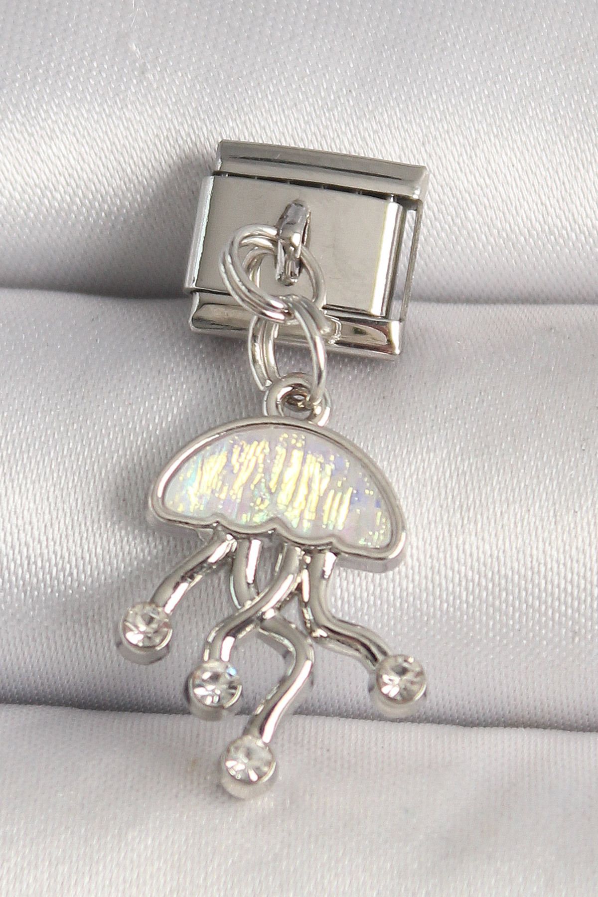 callerrons accessories Gümüş Renk Beyaz Mineli Deniz Anası Model Zirkon Taş Detaylı Nomination Charm - EBJ250501W32897