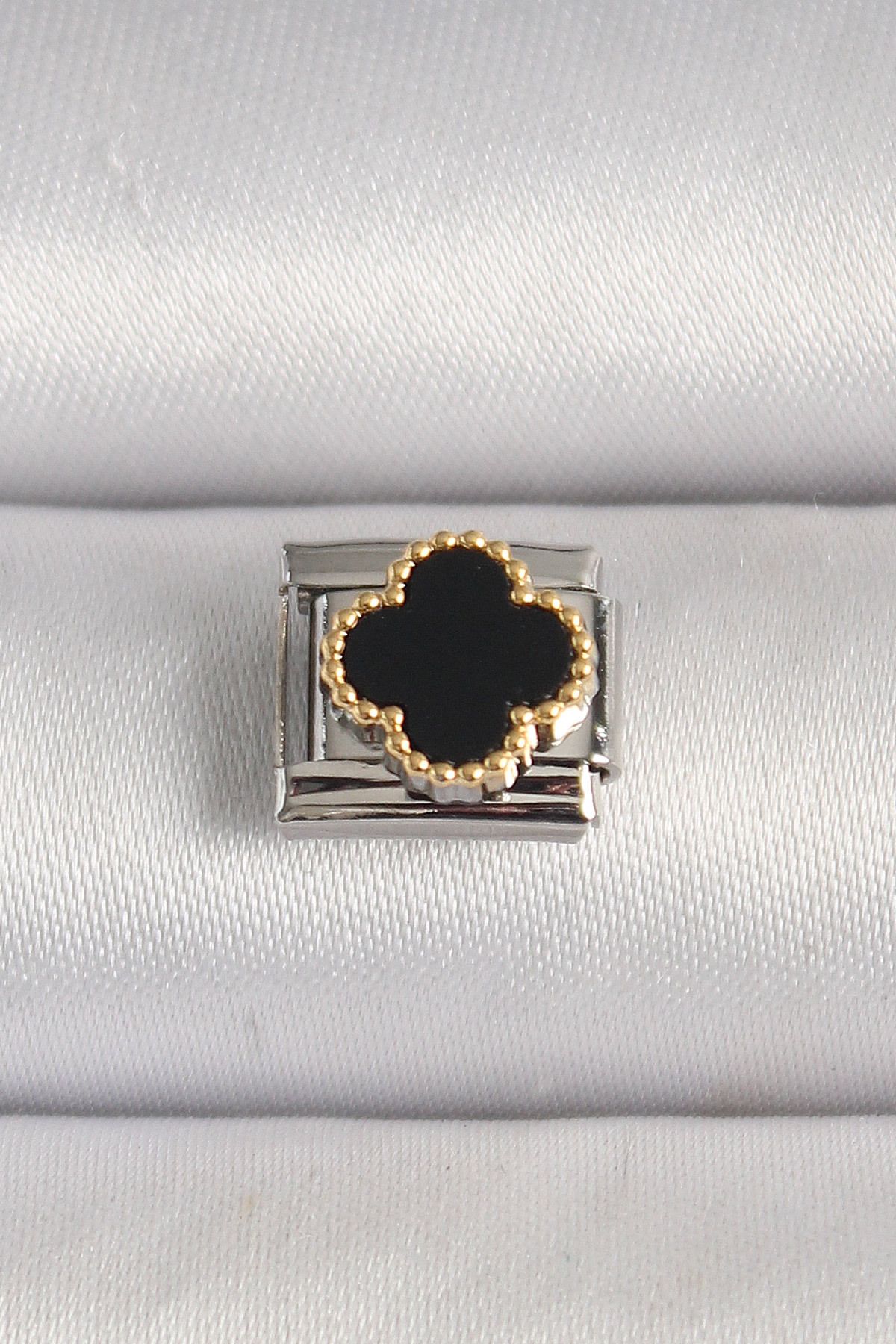 callerrons accessories Gümüş Renk Siyah Yonca İşlemeli Nomination Charm - EBJ250501W32837