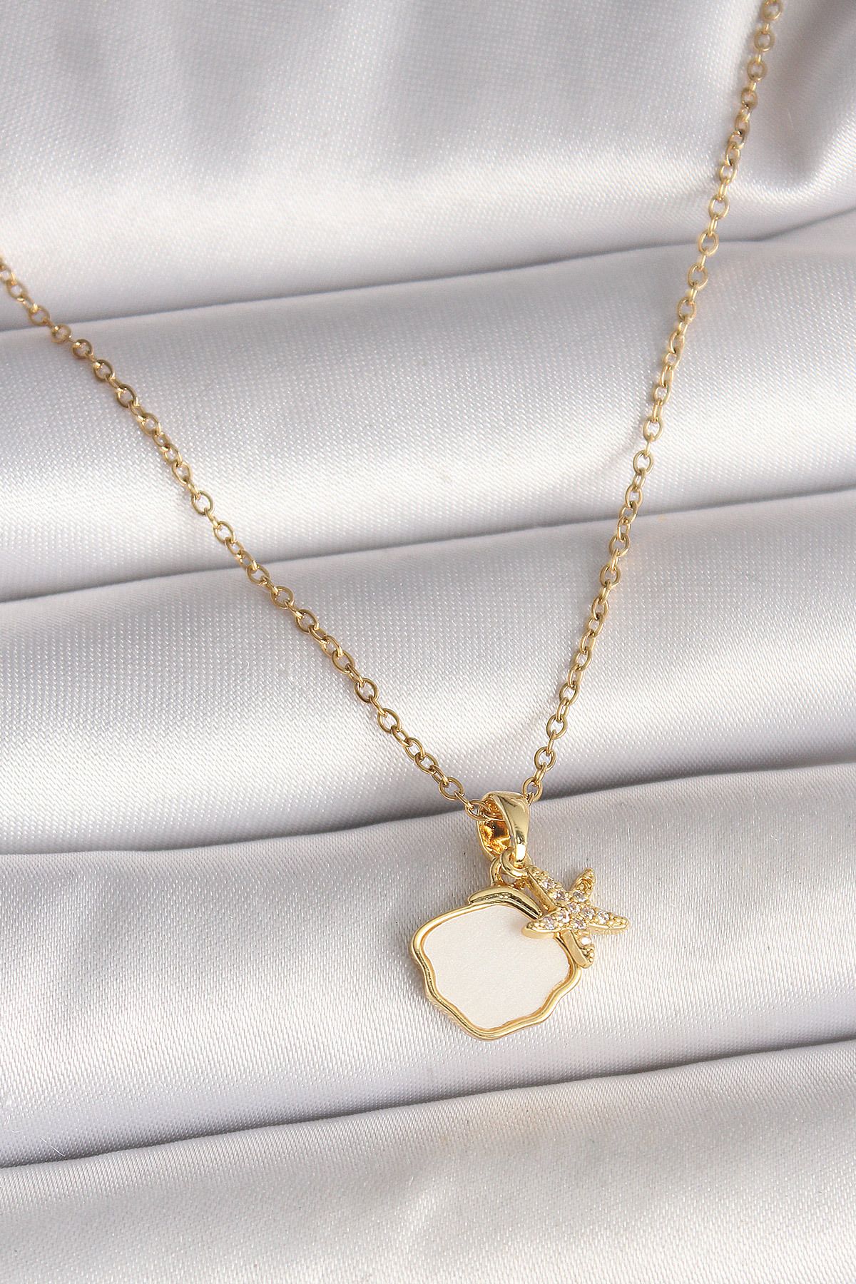callerrons accessories Gold Renk Zincir Sallantı Beyaz Mineli Deniz Kabuğu Zirkon Taşlı Deniz Yıldızı Figür Kadın Kolye - E
