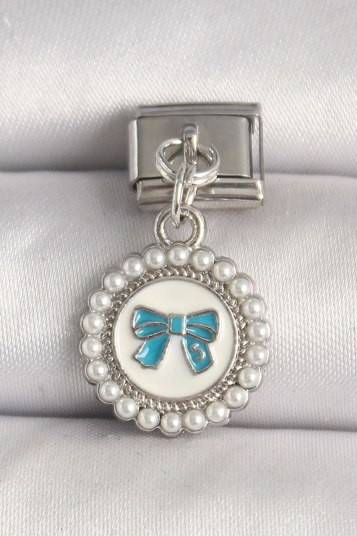 callerrons accessories Gümüş Renk Mavi Fiyonk İşlemeli İnci Detaylı Nomination Charm - EBJ250501W32936