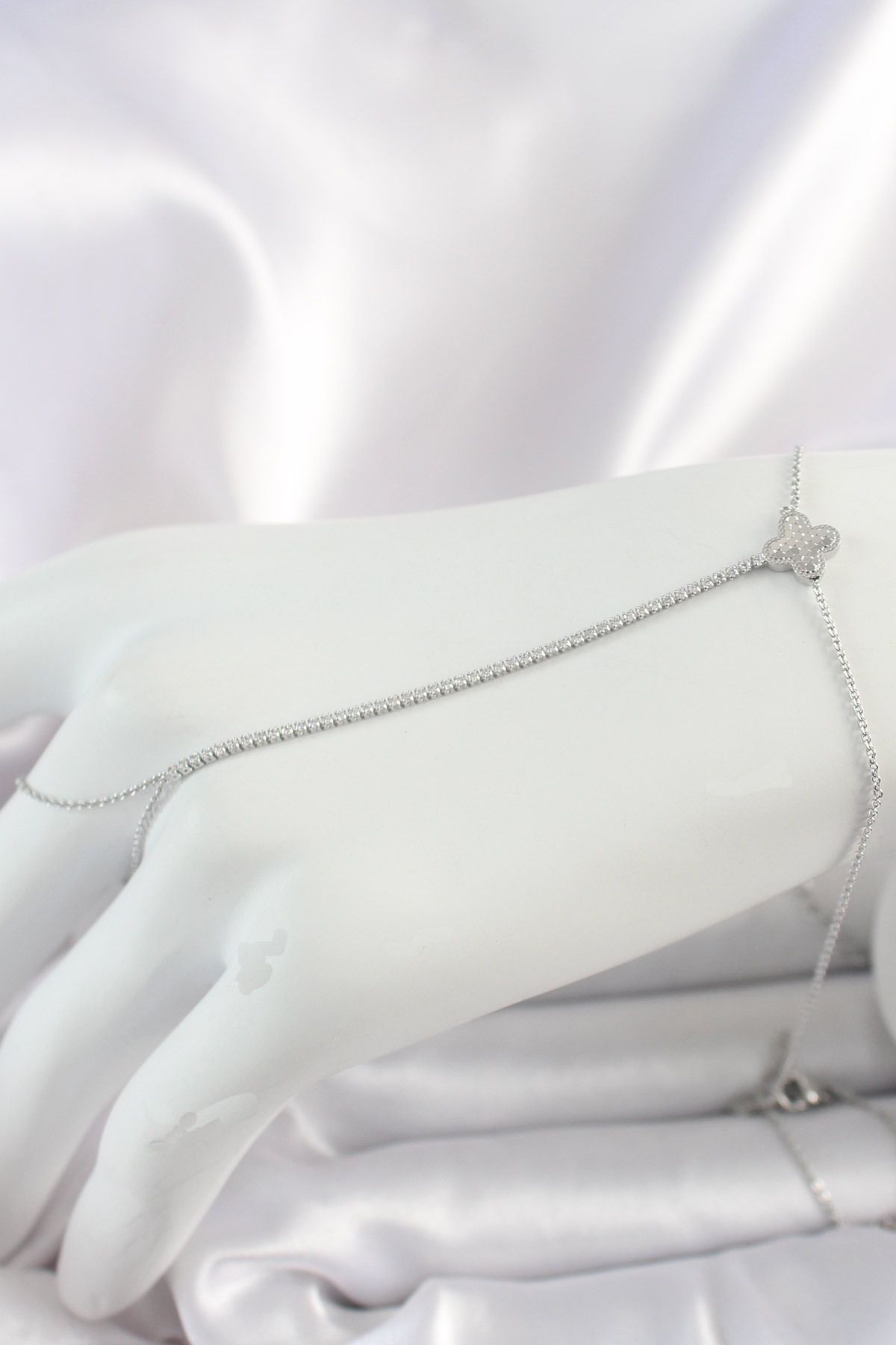 callerrons accessories Pirinç Gümüş Renk Su Yolu Zirkon Taşlı İşlemeli Yonca Model Kadın Şahmeran - EBJ250501W33495