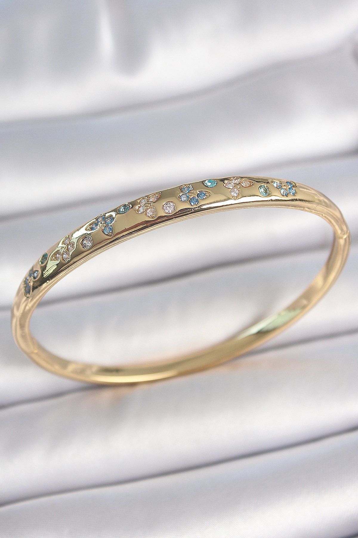 callerrons accessories Pirinç Gold Renk Mavi Zirkon Taşlı Kelebek İşlemeli Kadın Kelepçe