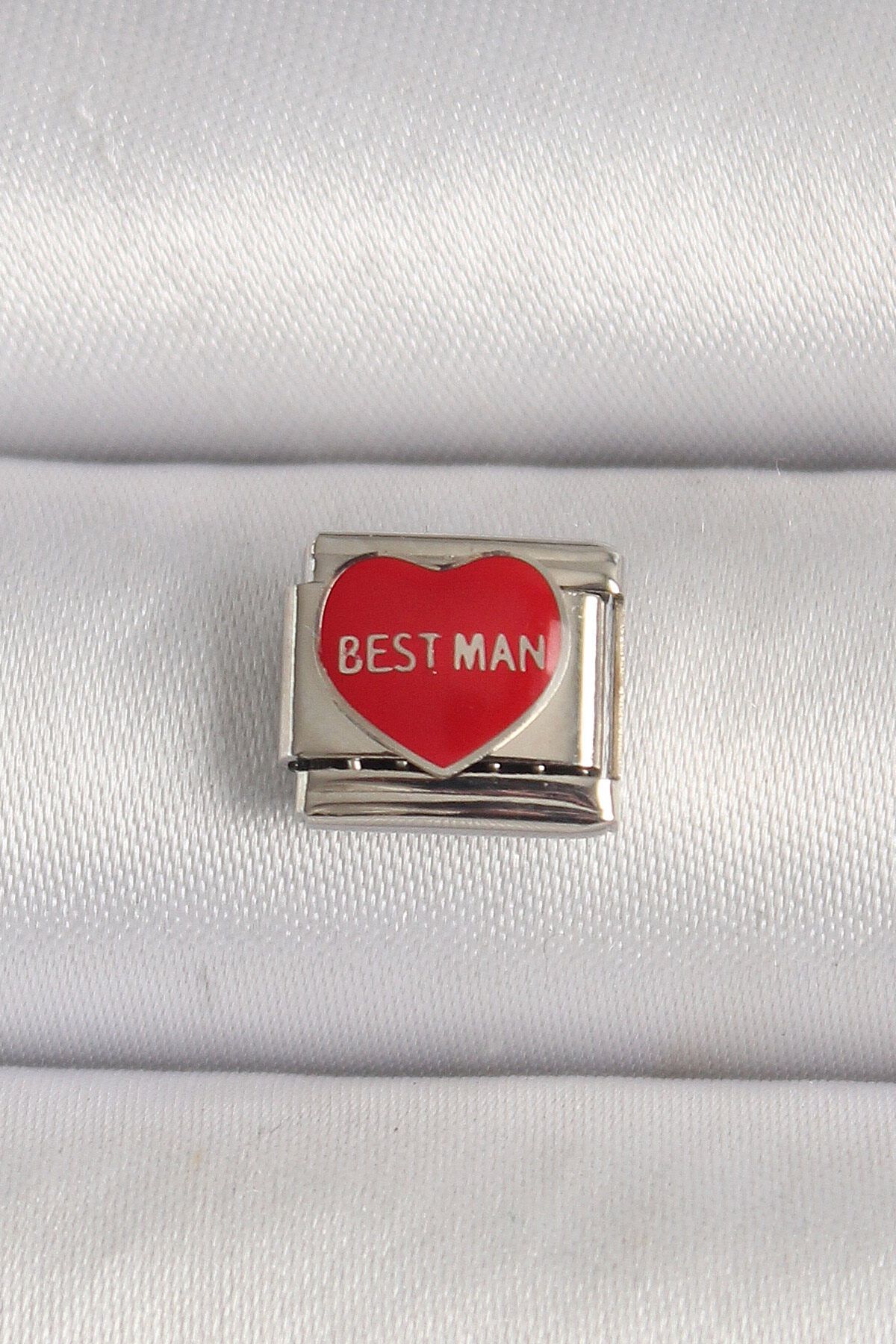 HobiDünyasıElif 316L Çelik Gümüş Renk 'Best Man' Yazılı Kırmızı Kalp İşlemeli Nomination Charm