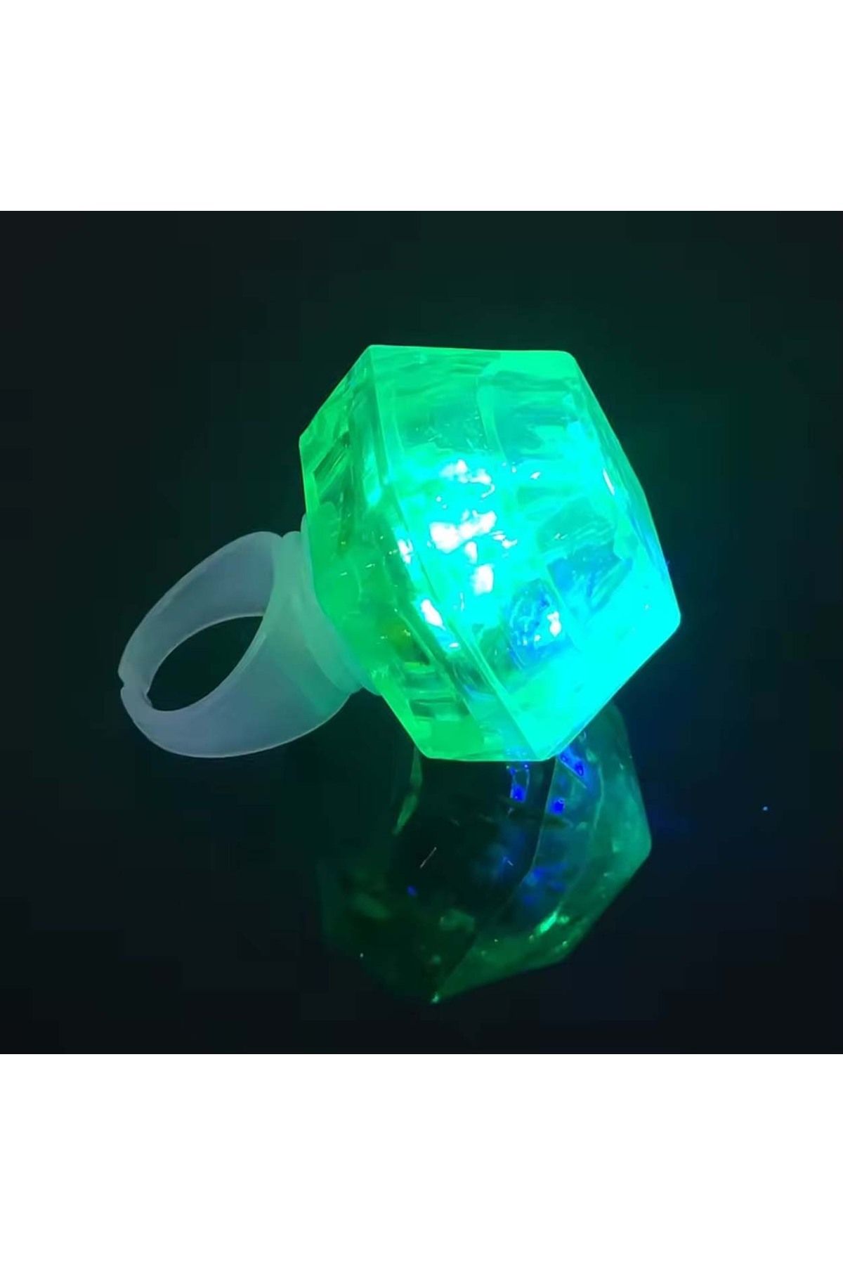HobiDünyasıElif Kristal Tasarımlı Led Glow Işıklı 3 Modlu Yeşil Yüzük 3.5 x 5 cm (4767) - Lisinya
