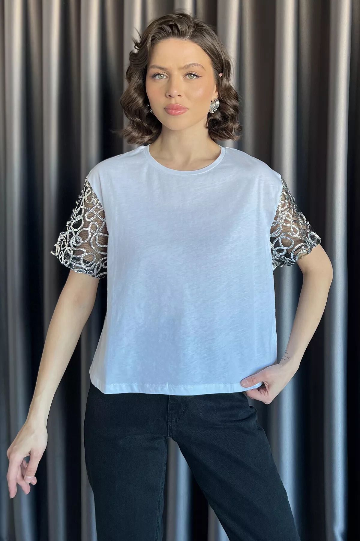 GÜLSELİ Beyaz Kolları Tül Detaylı Kadın Tişört