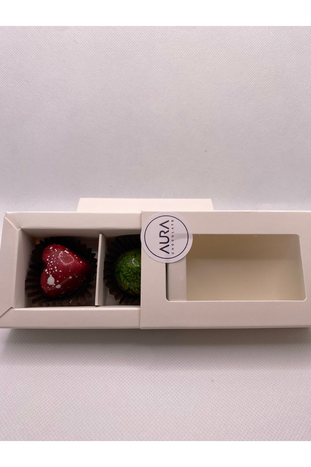 Aura Chocolate HEDİYELİK 2 ADET DOLGULU ÇİKOLATA ÖZEL KUTUSUNDA
