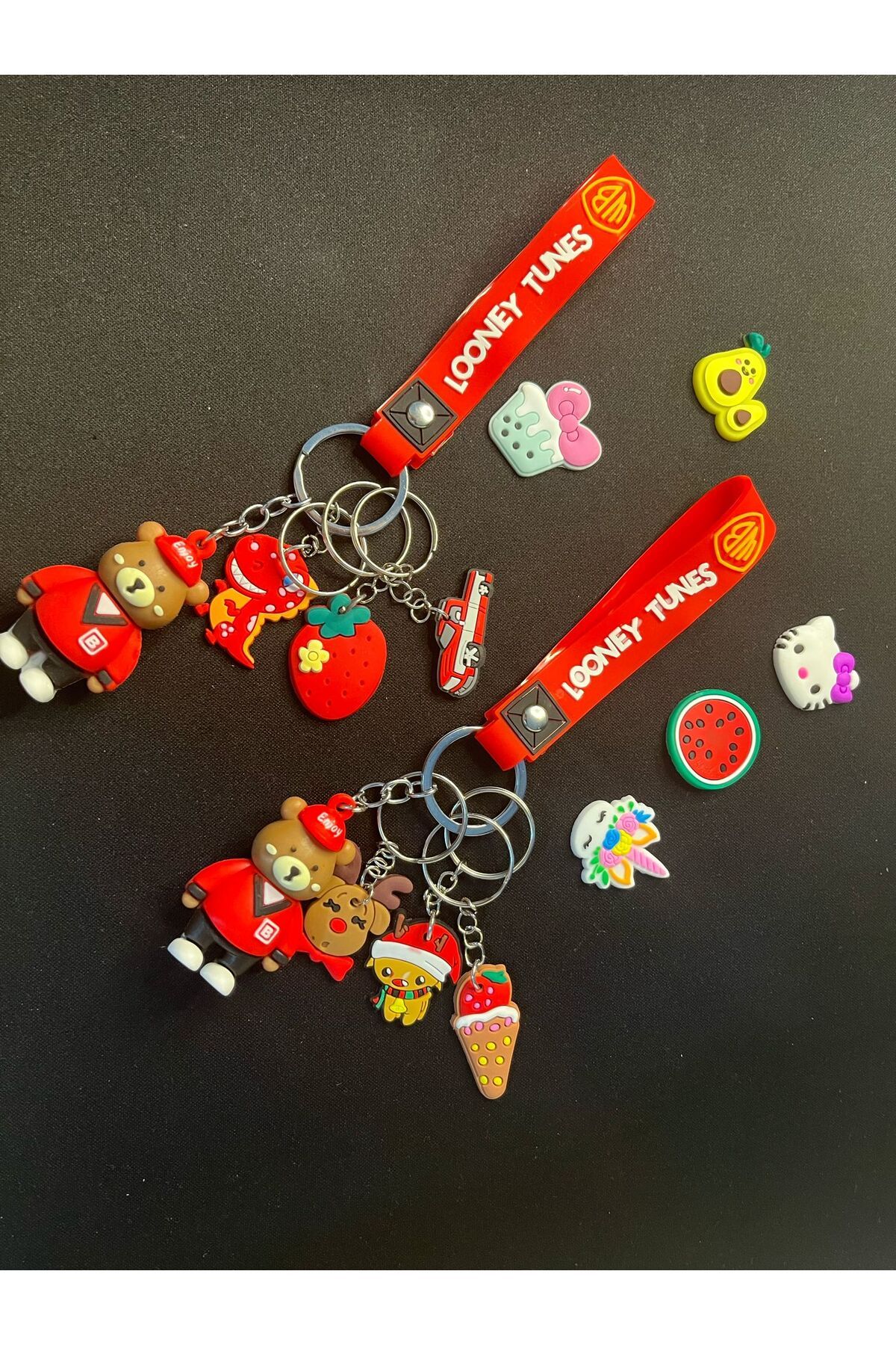 Antin Kuntin Şanslı Ayı 3D Kırmızı Anahtarlık Charm Set 1 Adet 3D + 3 Adet Mini Anahtarlıkla Gelir