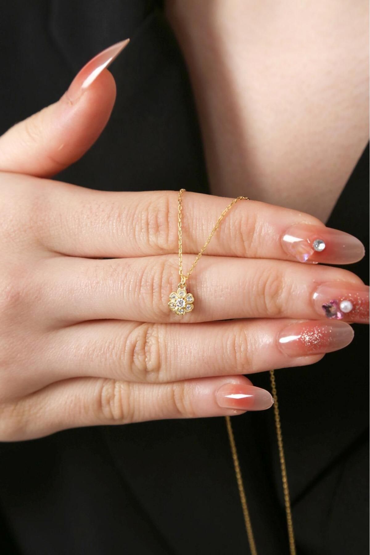 LİNOVE JEWELLERY Gümüş Çiçek Kolye, 925 Ayar Gümüş Üzeri Gold Kaplama Kolye, Çiçekli Gümüş Kolye, Minimal Kolye
