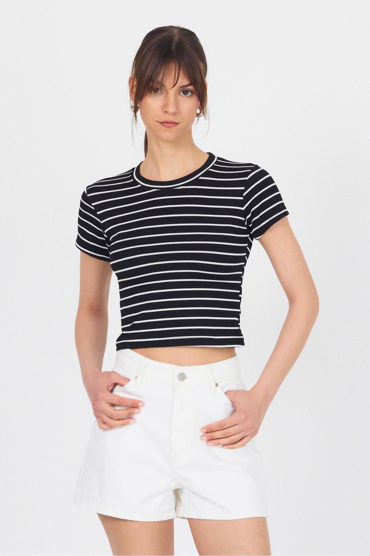 Rays Siyah Bisiklet Yaka Çizgili Crop Tişört 2147