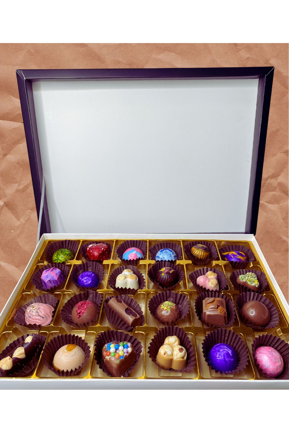 Aura Chocolate HEDİYELİK 24 ADET KARIŞIK BONBON SİYAH KUTU VE ÇANTASI