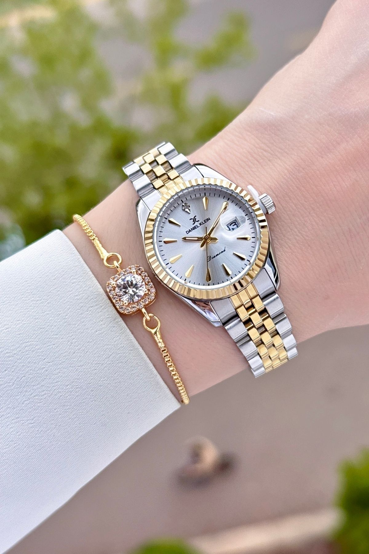 Daniel Klein Gold Gri Renk Ayarlanabilir Kordonlu 28 Mm Kadın Kol Saati Ve Bileklik