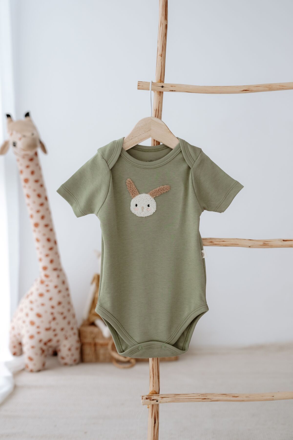 Frelida Baby & Kids %100 Pamuklu Sevimli Tavşan Nakışlı Kısa Kollu Tek Üst