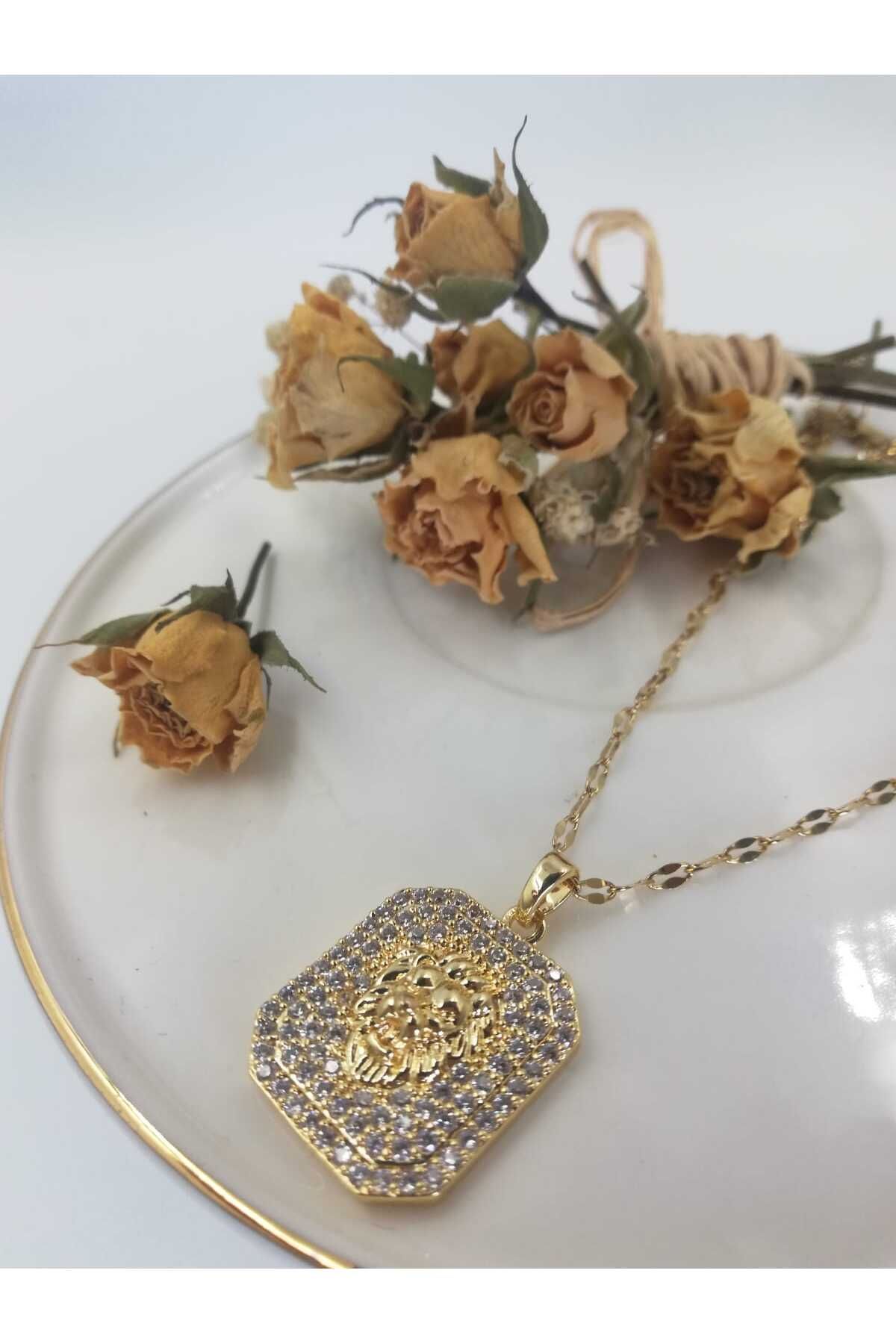G K Luxury Aslan Figürlü Zirkon Taşlı Kolye