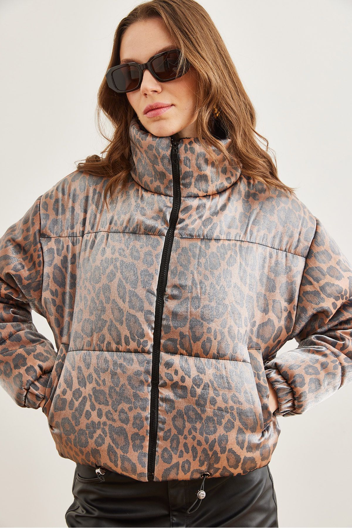 Olalook-Dámská kávová leopardí bunda lesklá s kapsami Mnt- 19000046 6
