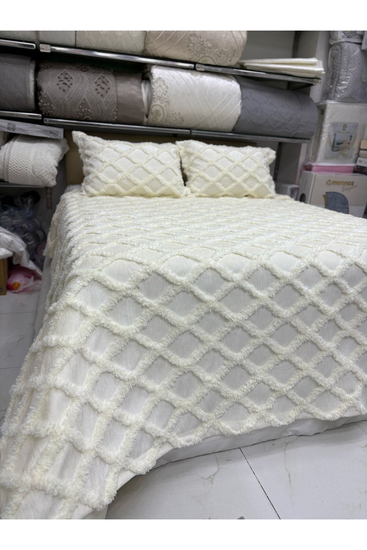 FİBELLA HOME COLLECTİON İskandinav Krem Çift Kişilik Püsküllü Yatak Örtüsü 240x260 - 2 Yastık 50x70 - Kutulu