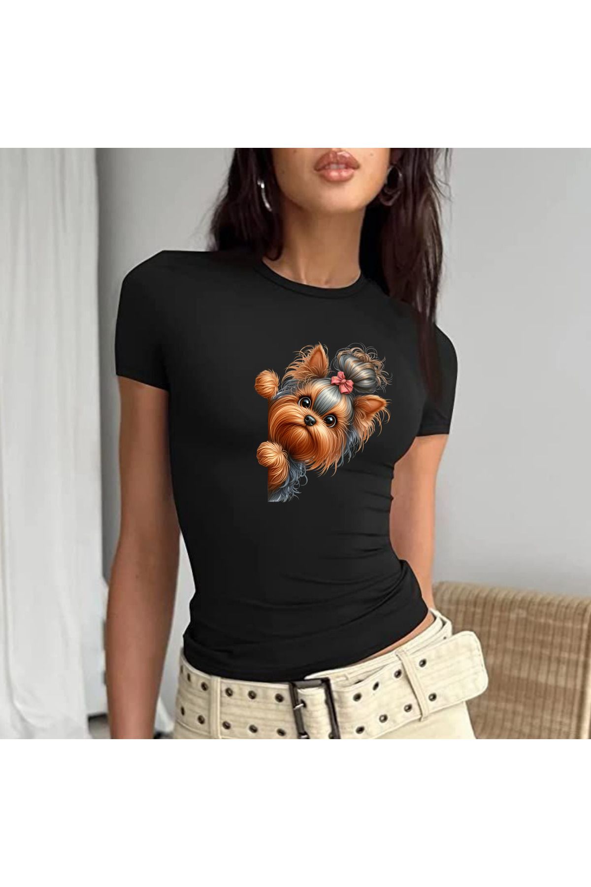 JadenJoy Yandan Bakan Meraklı Köpekcik Figürlü Beyaz Baby Tee Crop