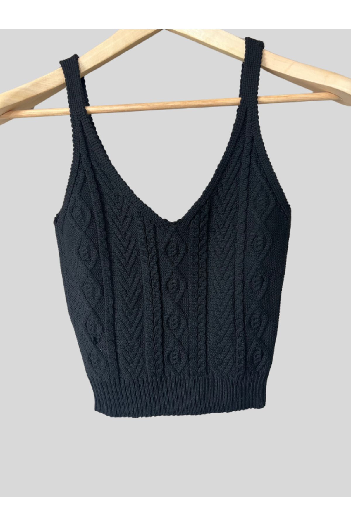 Damla Slim Fit Dar Kesim V Yaka Askılı Örgü Kroşe Atlet