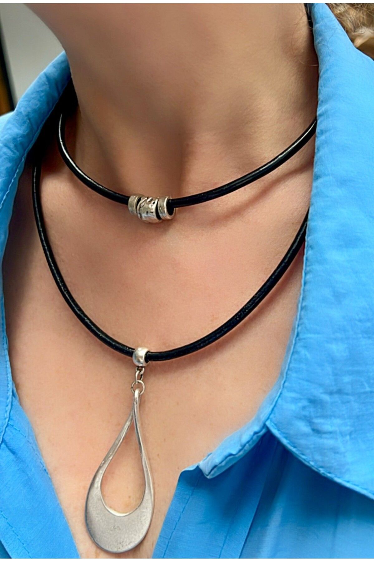 Kutcha Accessories Siyah Deri Kolye – Gümüş Detaylı Damla Uçlu Tasarım